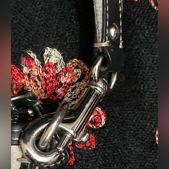 Pre-Owned Coach Signature Messenger Style Bag in Fair condition - Picture 6 of 16